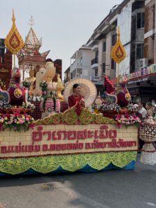 タイのチェンマイからフラワーフェスティバルの写真が届きました。